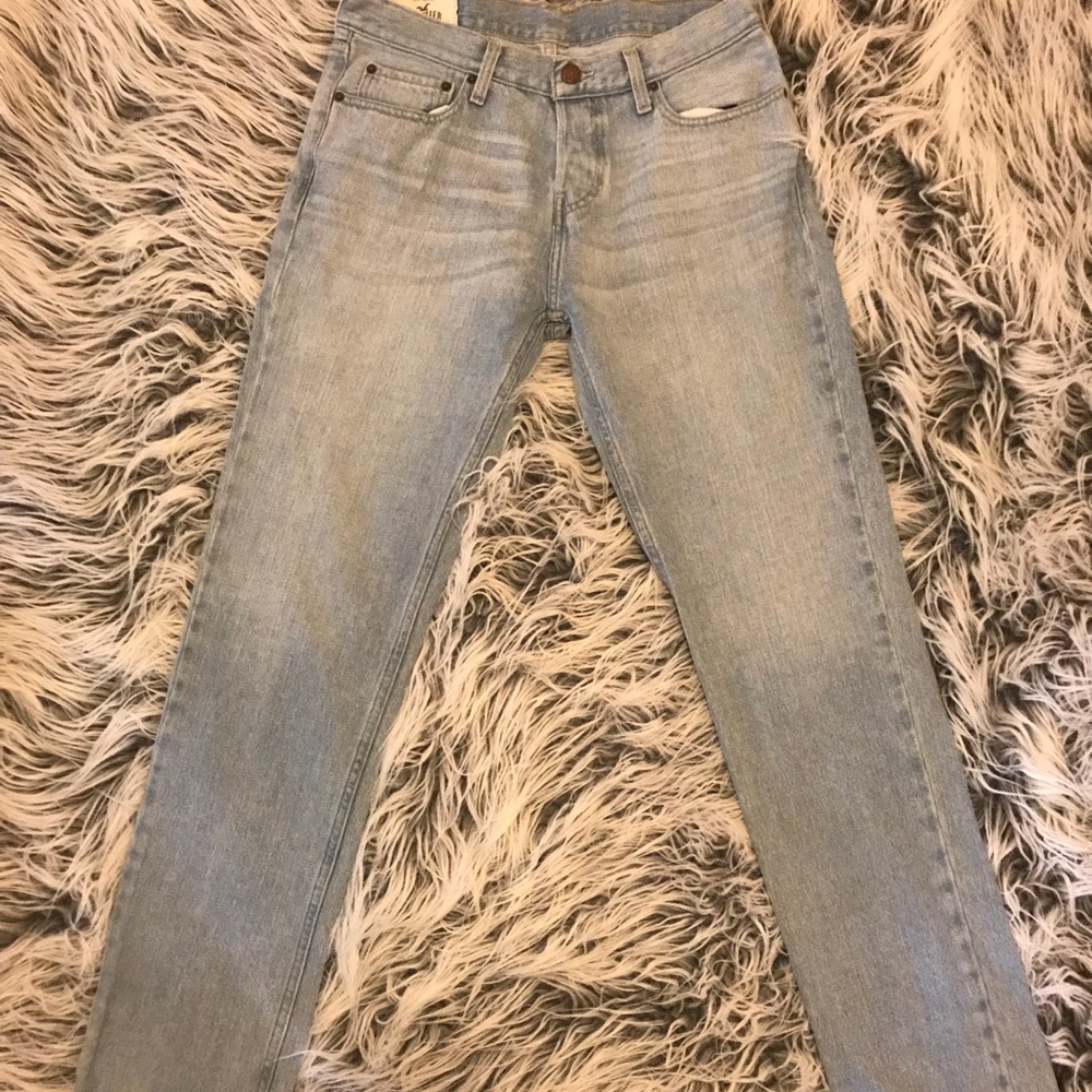 Hollister Jeans. Never worn, like new.